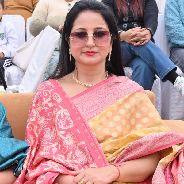 Ms. Pooja Thakur – Principal